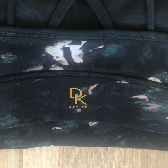 Donna Karan Active Sports Bra Camo XS New - Picture 4 of 7